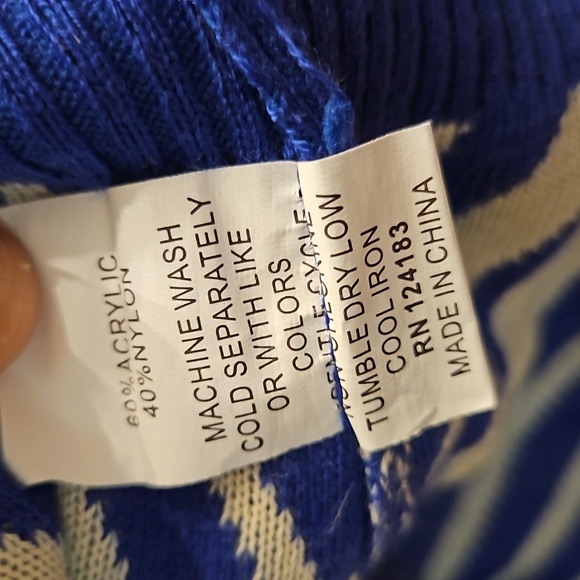 NWT John & Anna Striped Vneck Sweater - Picture 7 of 7